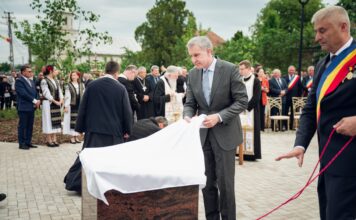 Cum este scrisă istoria în Jucu: lecția prezentă în inaugurarea statuii Reginei Maria a României