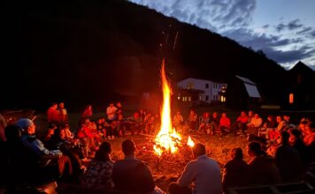 Record de participanți la a 11-a ediție a taberei de sporturi montane pentru elevii Liceului Special pentru Deficienți de Vedere